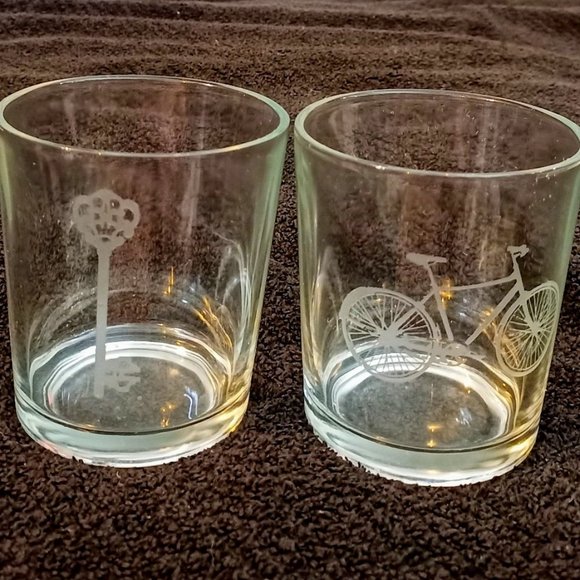 2 Crystal Old Fashioned Glasses Etched Key Bike - Picture 2 of 5